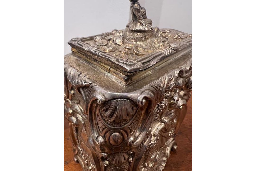 A RARE PAIR OF WILLIAM IV STERLING SILVER CHINOISERIE TEA CADDIES C. 1831, MICHAEL STARKEY - Image 15 of 40