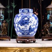 A CHINESE PORCELAIN BLUE AND WHITE DRAGON GINGER JAR