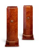 A PAIR OF ART DECO STYLE PARCEL GILT OCTAGONAL PEDESTALS
