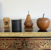 A SMALL COLLECTION OF TREEN