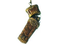 A FINE 18TH CENTURY MOCHA AGATE CHATELAINE HOLDING A MATCHING FITTED ETUI