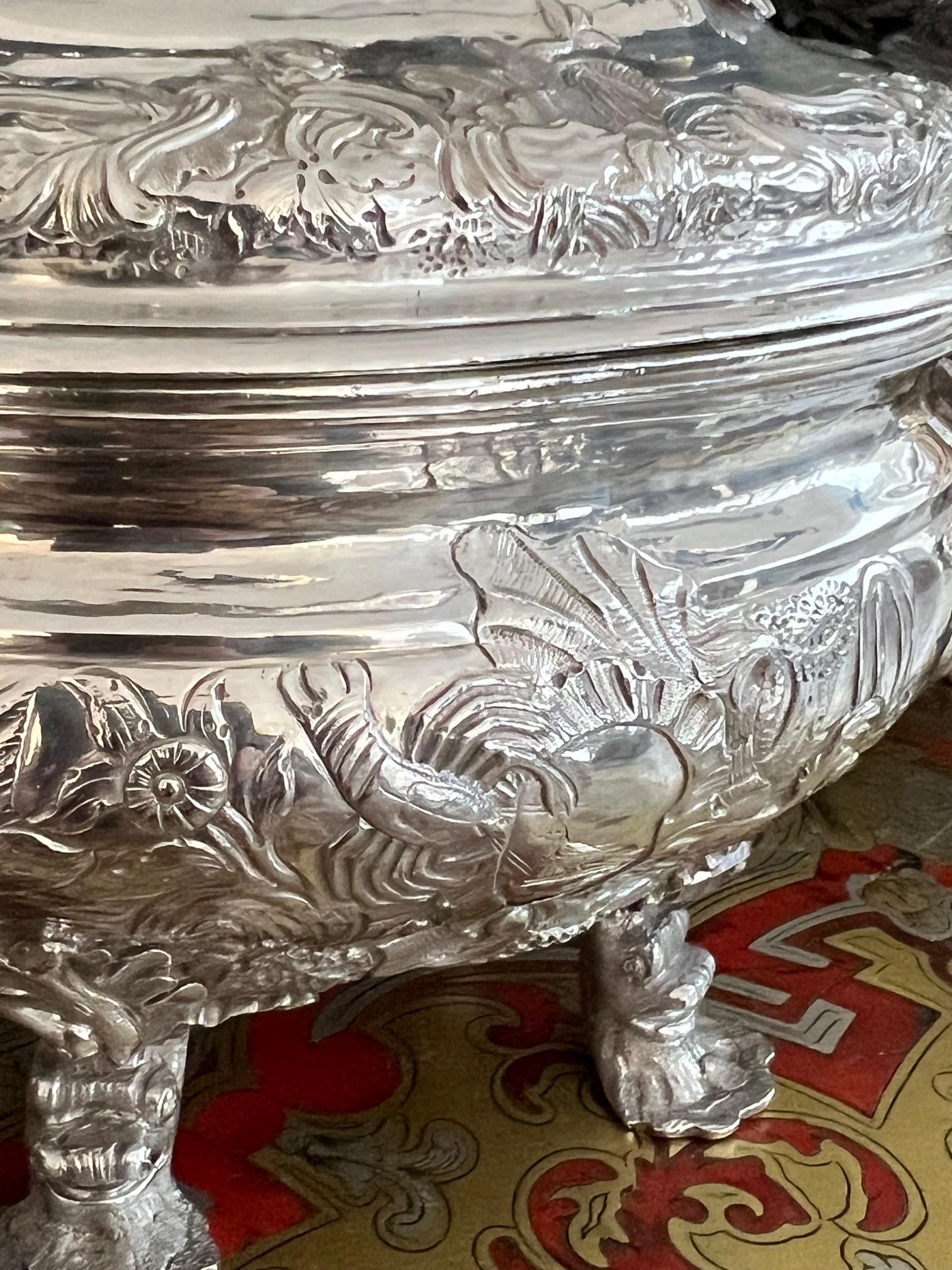 A FINE PAIR OF 18TH CENTURY STERLING SILVER SAUCE TUREENS, LONDON, 1790, WILLIAM PITTS - Image 18 of 19