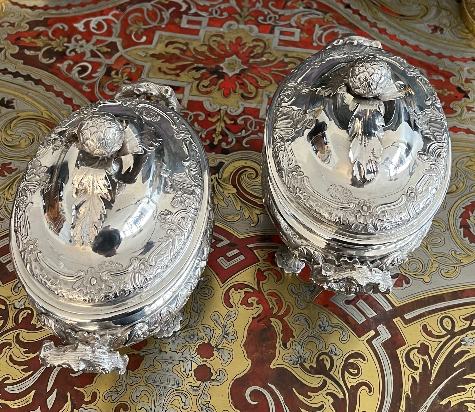 A FINE PAIR OF 18TH CENTURY STERLING SILVER SAUCE TUREENS, LONDON, 1790, WILLIAM PITTS - Image 10 of 19