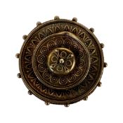 A VICTORIAN ETRUSCAN STYLE 15K GOLD BROOCH