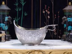 A LARGE EARLY 20TH CENTURY RUSSIAN SILVER KOVSH