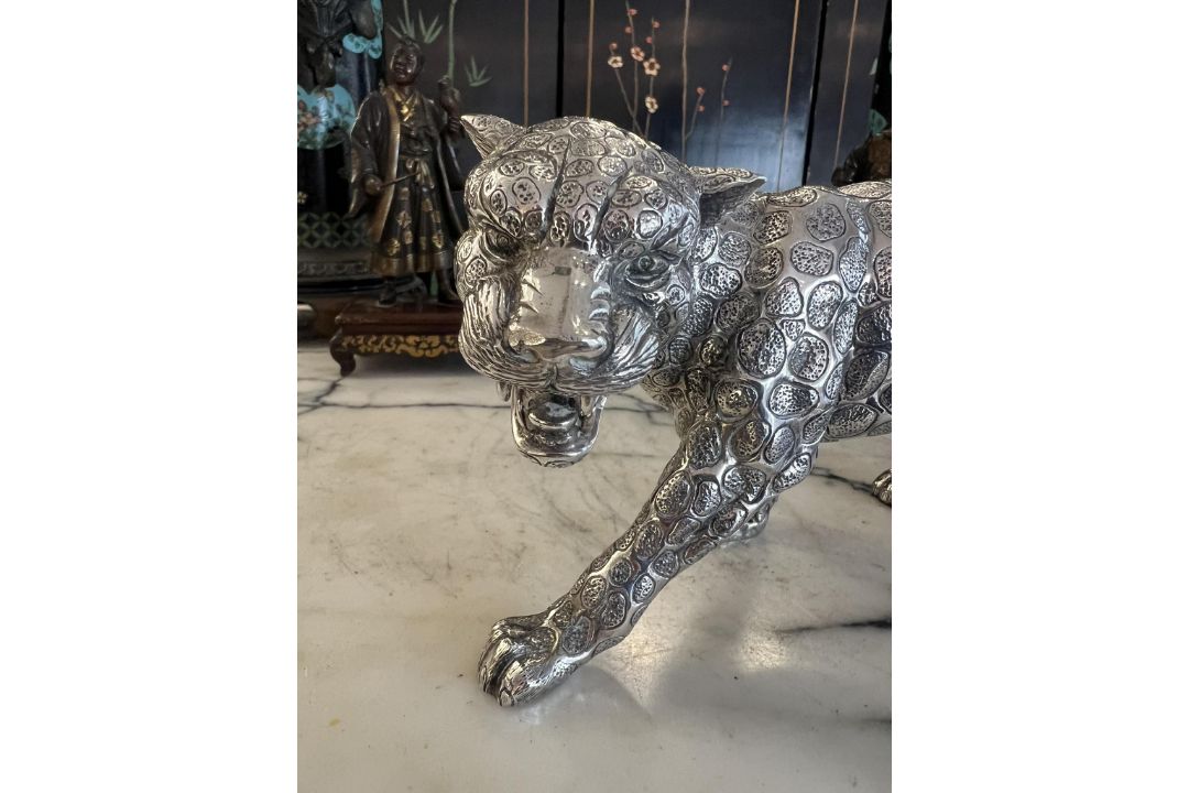 A SILVER MODEL OF A LEOPARD - Image 4 of 6