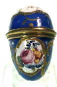 A LARGE 18TH CENTURY BILSTON ENAMEL NUGMEG GRATER IN THE FORM OF AN EGG, C. 1780