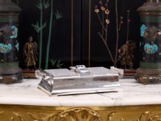 A FINE ART DECO STYLE SILVER CIGAR BOX