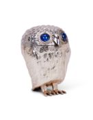 A SILVER MUSTARD POT MODELLED AS AN OWL, SPANISH, MID 20TH CENTURY