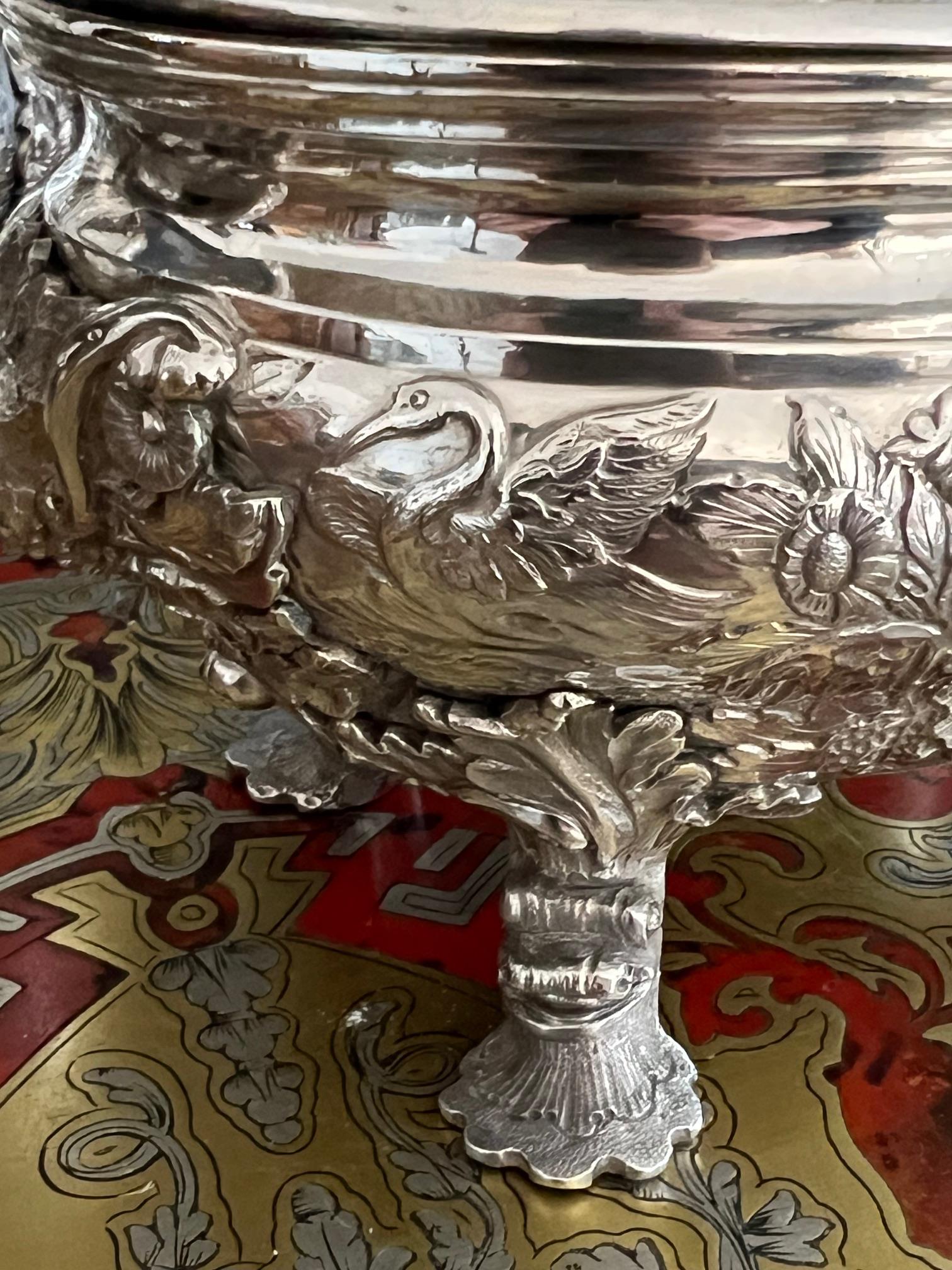 A FINE PAIR OF 18TH CENTURY STERLING SILVER SAUCE TUREENS, LONDON, 1790, WILLIAM PITTS - Image 17 of 19