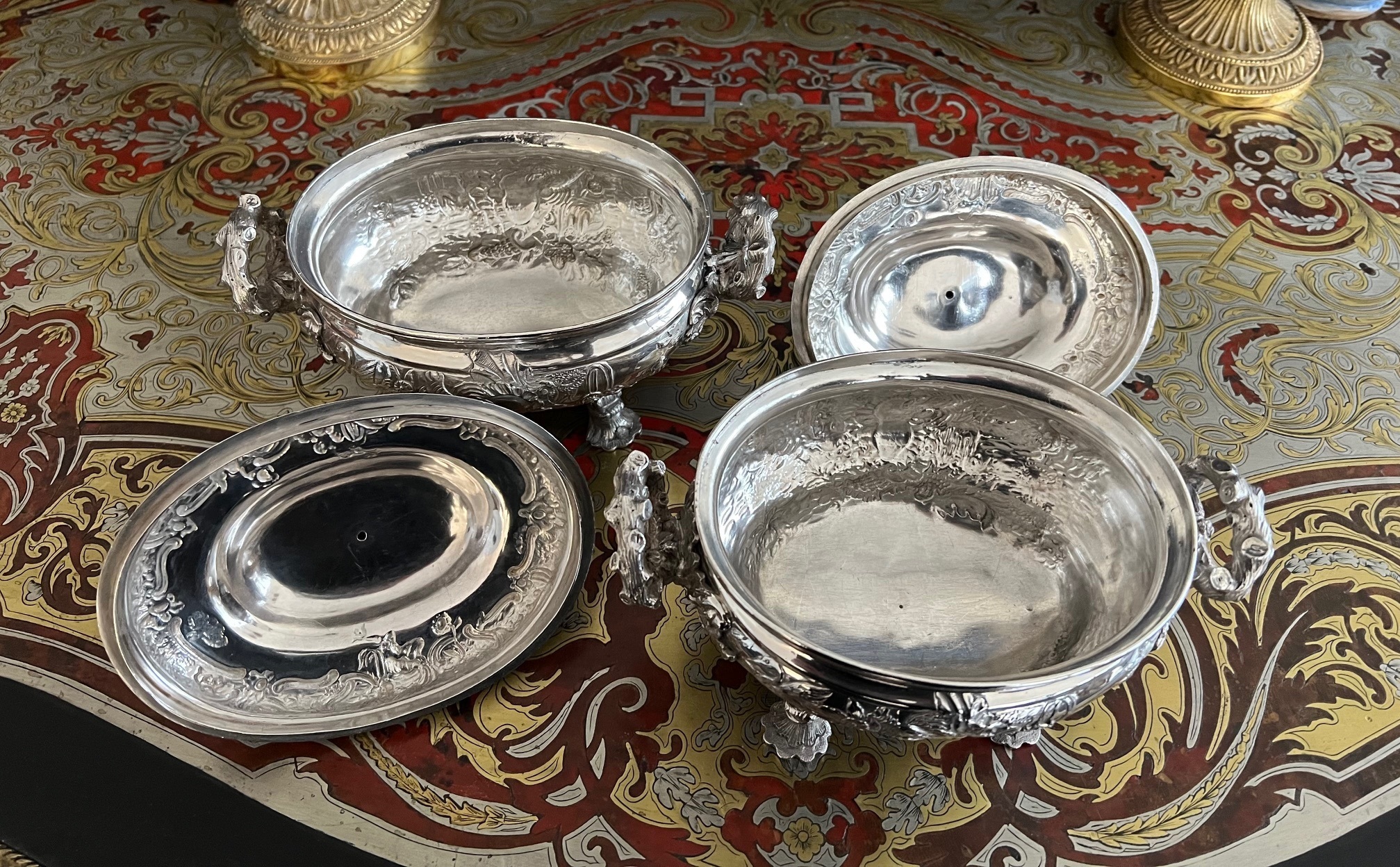 A FINE PAIR OF 18TH CENTURY STERLING SILVER SAUCE TUREENS, LONDON, 1790, WILLIAM PITTS - Image 15 of 19