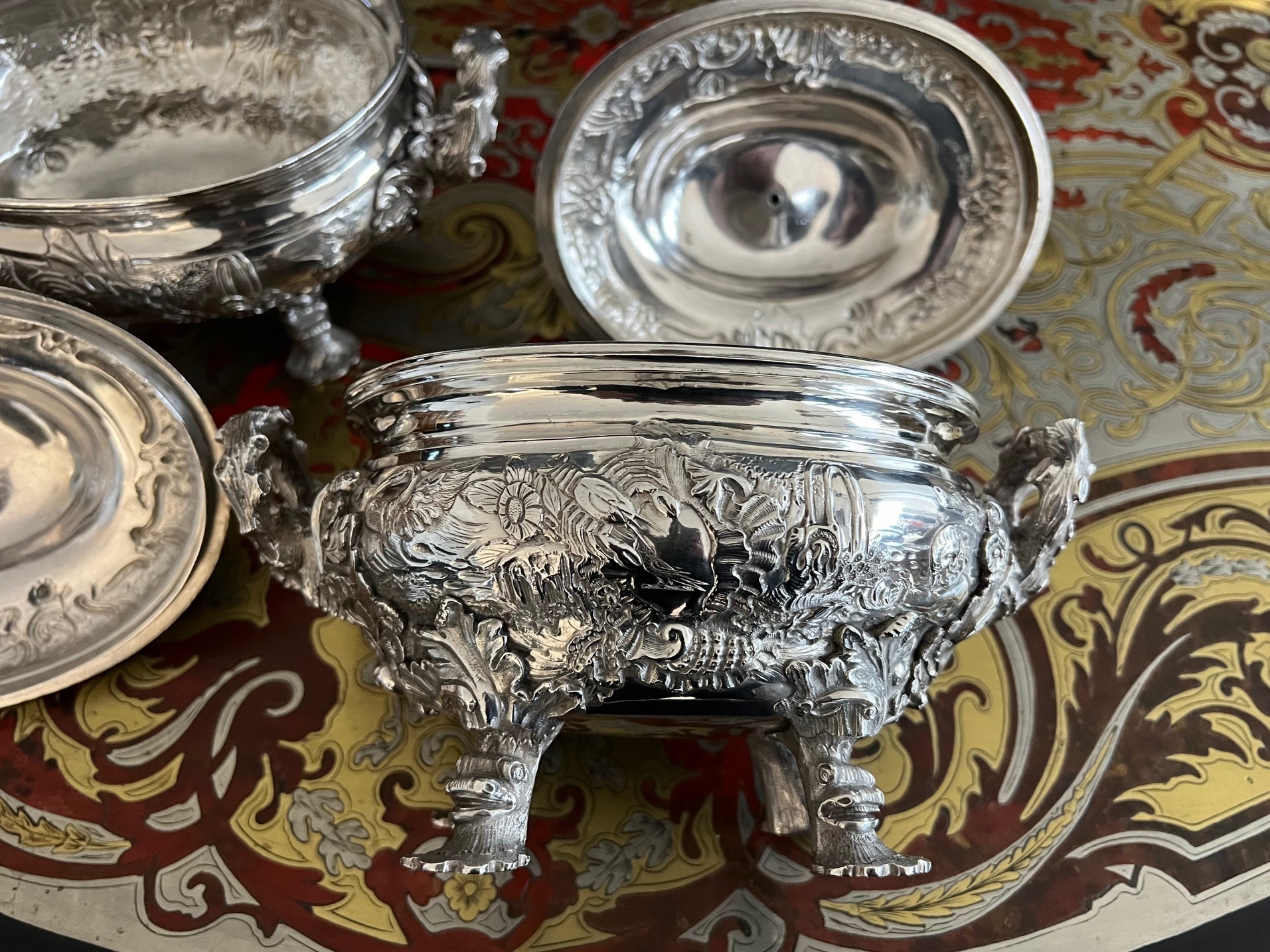 A FINE PAIR OF 18TH CENTURY STERLING SILVER SAUCE TUREENS, LONDON, 1790, WILLIAM PITTS - Image 13 of 19