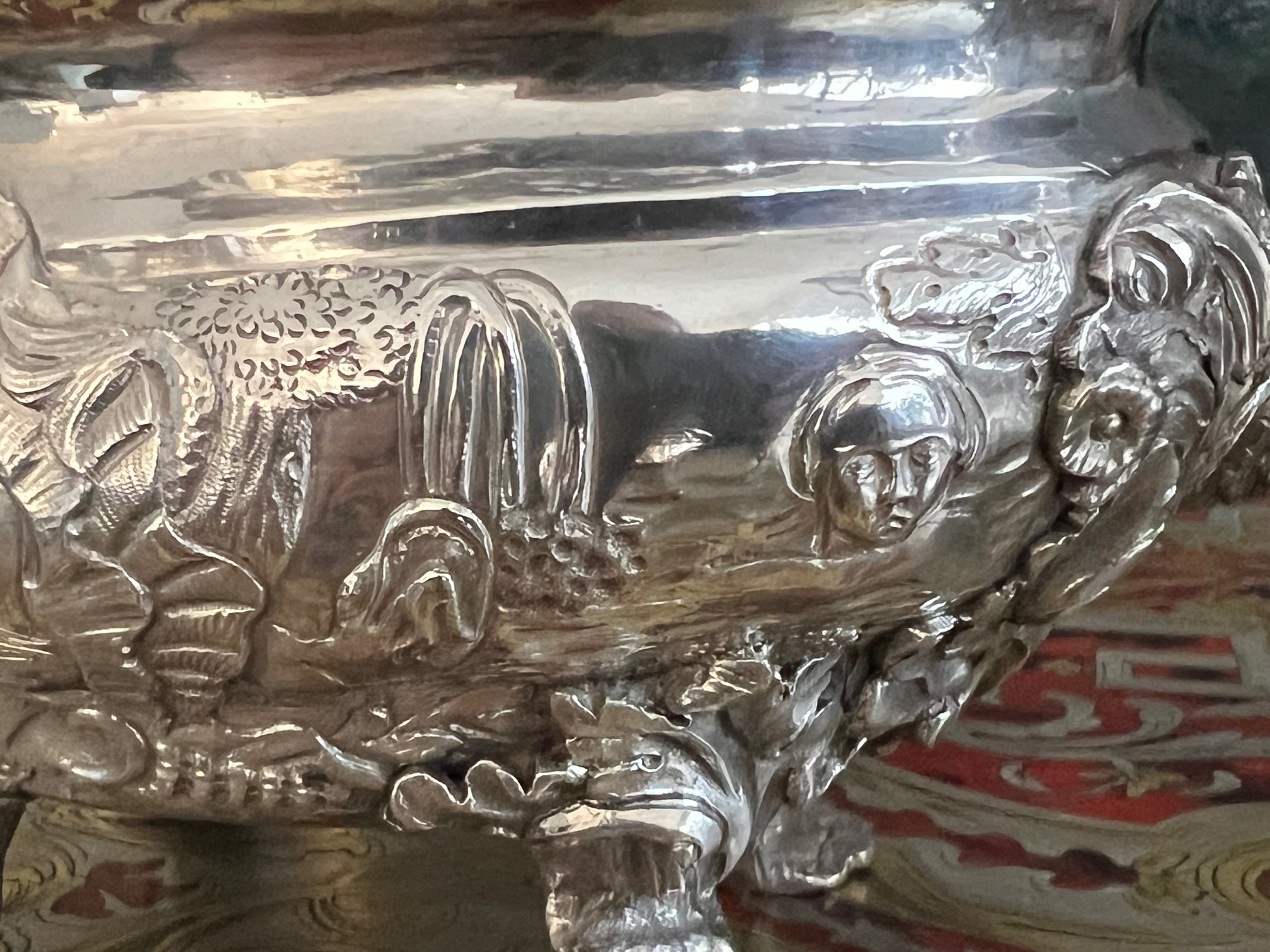 A FINE PAIR OF 18TH CENTURY STERLING SILVER SAUCE TUREENS, LONDON, 1790, WILLIAM PITTS - Image 16 of 19