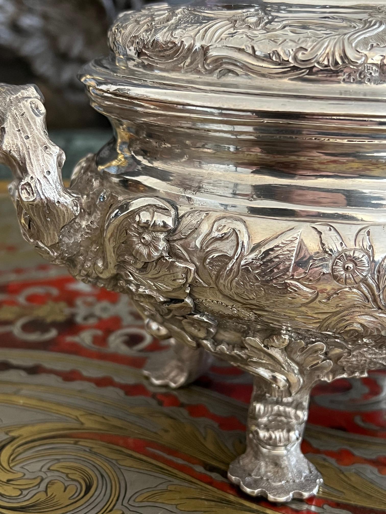 A FINE PAIR OF 18TH CENTURY STERLING SILVER SAUCE TUREENS, LONDON, 1790, WILLIAM PITTS - Image 9 of 19