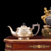 AN EARLY 20TH CENTURY STERLING SILVER TEAPOT, C. 1923