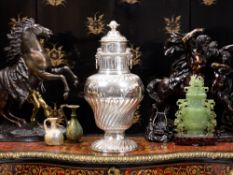 A MASSIVE 17TH CENTURY STYLE SILVER GINGER JAR C. 1927, BRITANNIA STANDARD 958