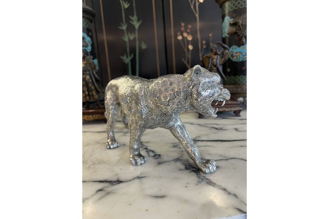 A SILVER MODEL OF A LEOPARD - Image 3 of 6