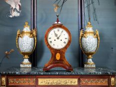 AN EARLY 20TH CENTURY MAHOGANY BALLOON SHAPED BRACKET CLOCK