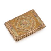 A 19TH CENTURY THREE COLOUR 18CT GOLD SNUFF BOX, GERMAN (HANAU) C. 1820