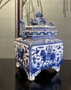 A JAPANESE MEIJI PERIOD BLUE AND WHITE PORCELAIN KORO