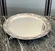 A LARGE VICTORIAN STERLING SILVER SALVER C. 1894