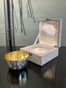 A STERLING SILVER AND SILVER GILT BOWL IN ORIGINAL DISPLAY BOX