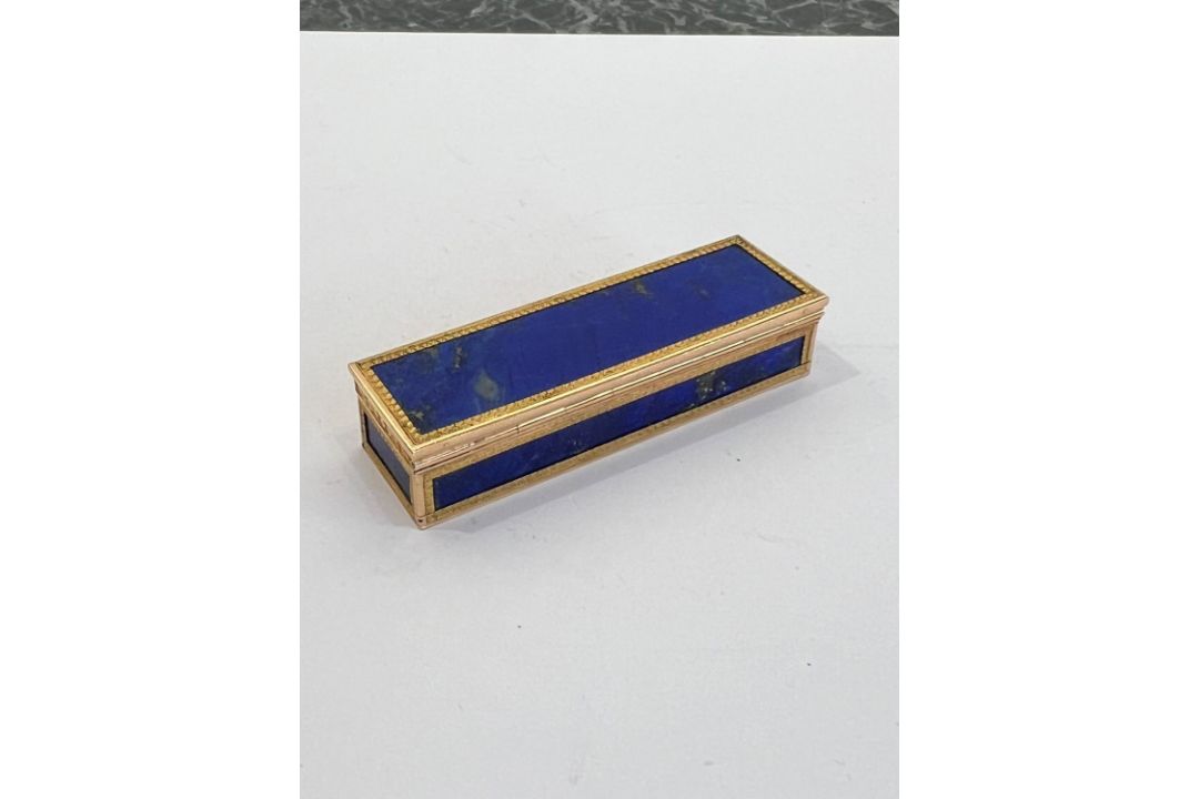 AN EARLY 19TH CENTURY FRENCH GOLD AND LAPIS LAZULI BOX - Image 10 of 12