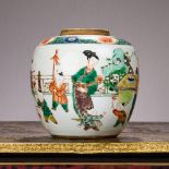A CHINESE KANGXI FAMILLE VERTE PORCELAIN TEA JAR