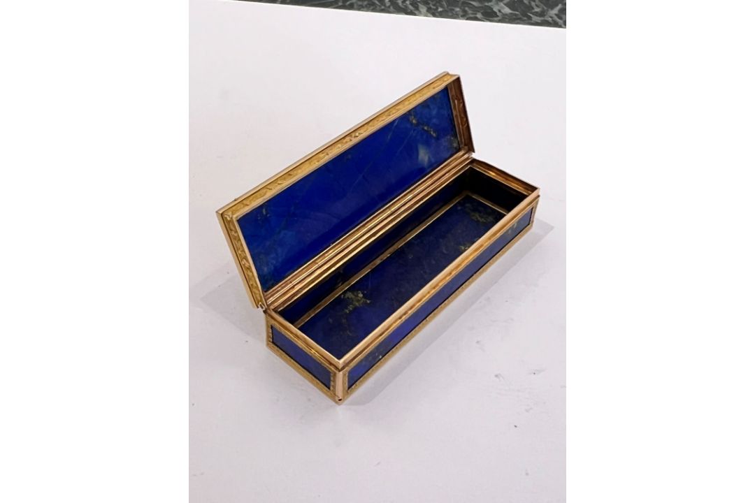 AN EARLY 19TH CENTURY FRENCH GOLD AND LAPIS LAZULI BOX - Image 8 of 12