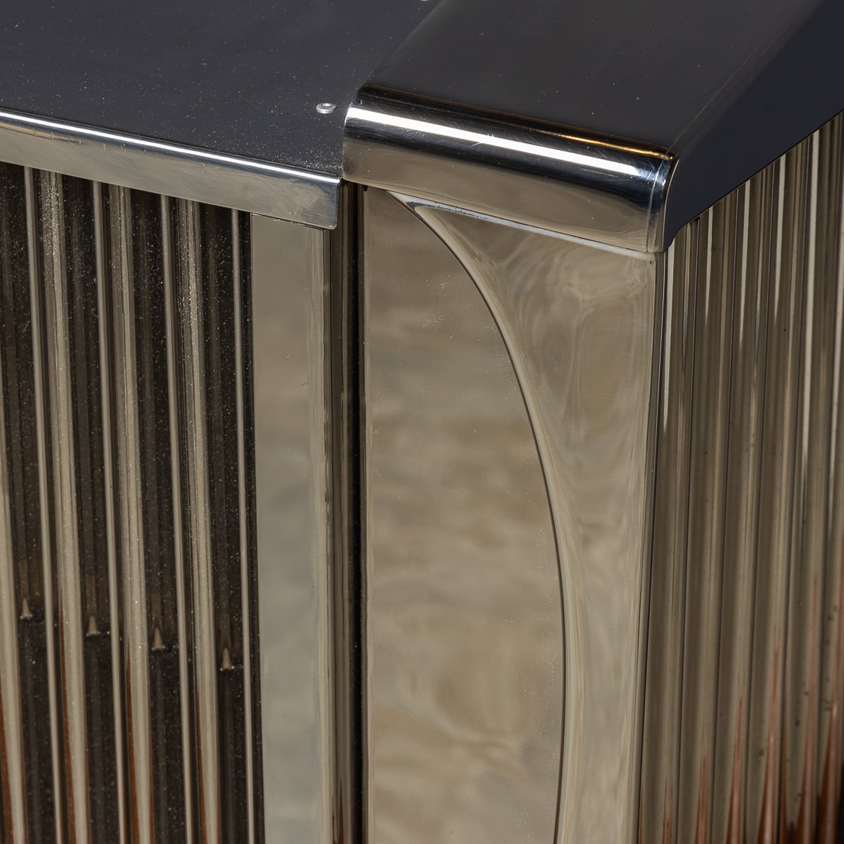 A ROLLS ROYCE RADIATOR GRILLE HUMIDOR AND ACCESSORIES CASE - Image 5 of 30