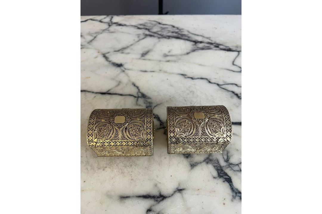 A PAIR OF SILVER GILT FILIGREE CASKETS, PROBABLY GOA, 18TH / 19TH CENTURY - Image 10 of 11