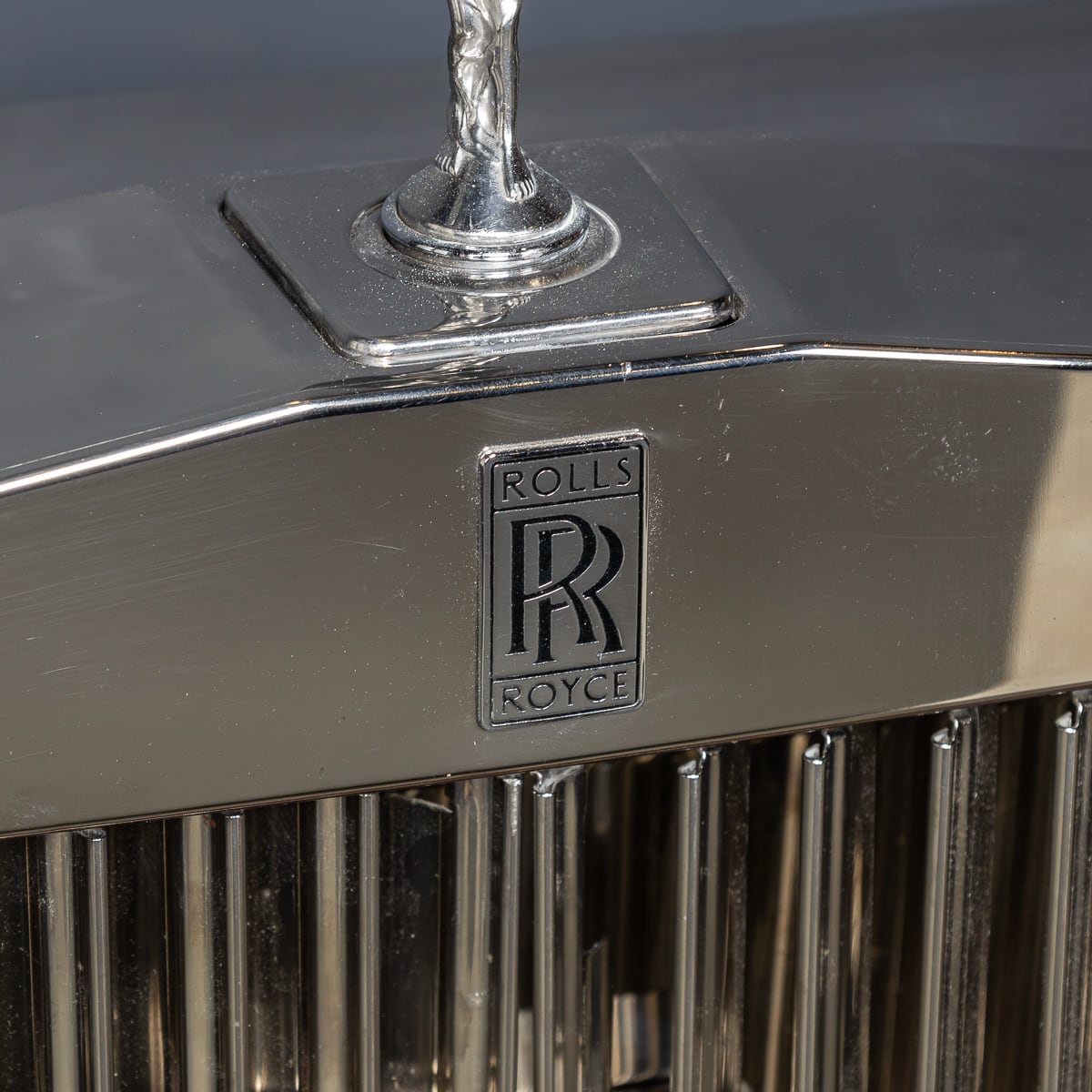 A ROLLS ROYCE RADIATOR GRILLE HUMIDOR AND ACCESSORIES CASE - Image 10 of 30