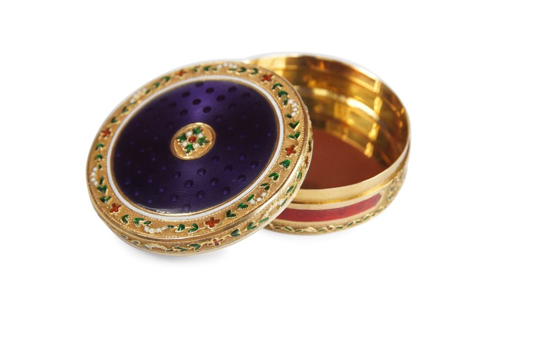 A FINE 18TH CENTURY GOLD AND ENAMEL BONBONNIERE, DANIEL MARCHAND & CO. C. 1785 - Image 10 of 30