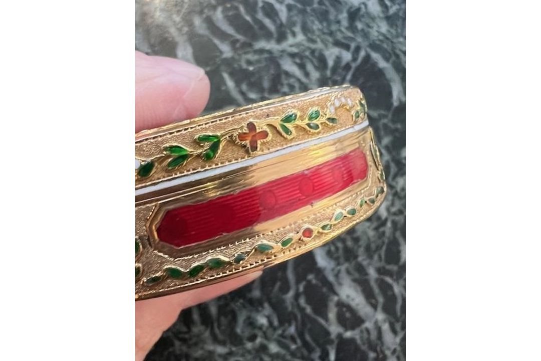 A FINE 18TH CENTURY GOLD AND ENAMEL BONBONNIERE, DANIEL MARCHAND & CO. C. 1785 - Image 29 of 30