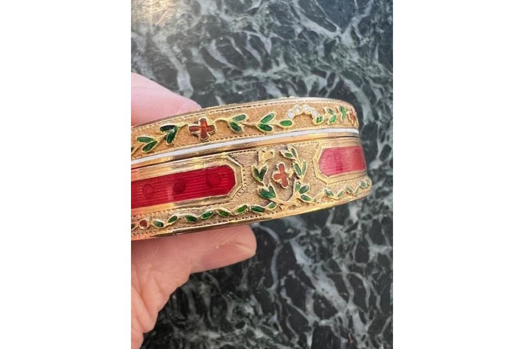 A FINE 18TH CENTURY GOLD AND ENAMEL BONBONNIERE, DANIEL MARCHAND & CO. C. 1785 - Image 15 of 30