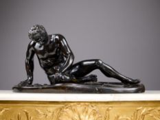 A LATE 19TH CENTURY NEAPOLITAN BRONZE FIGURE OF THE DYING GAUL