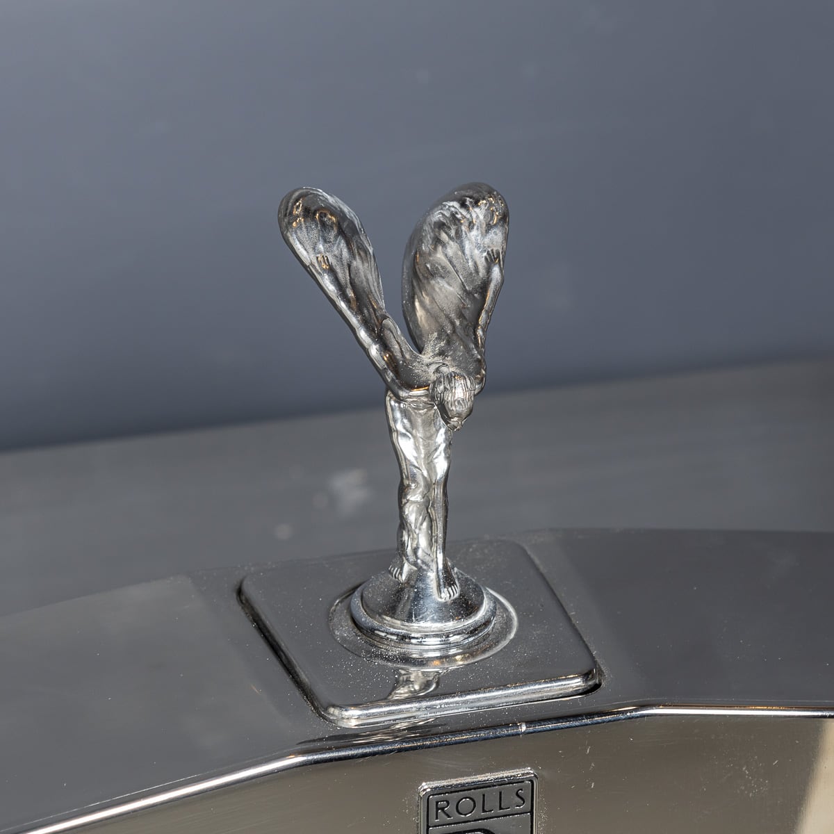 A ROLLS ROYCE RADIATOR GRILLE HUMIDOR AND ACCESSORIES CASE - Image 4 of 30