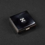 CARTIER: A DIAMOND SET, ENAMEL AND SILVER COMPACT, LONDON, 1937