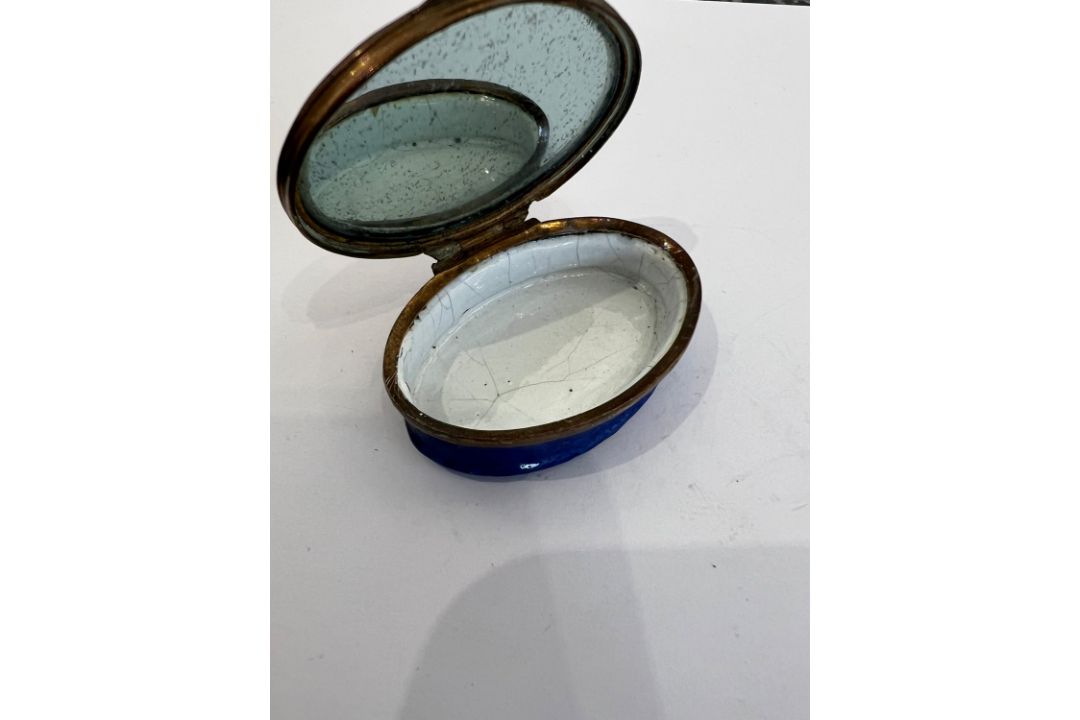 NELSON INTEREST: AN EARLY 19TH CENTURY SOUTH STAFFORDSHIRE ENAMEL PATCH BOX - Image 5 of 6