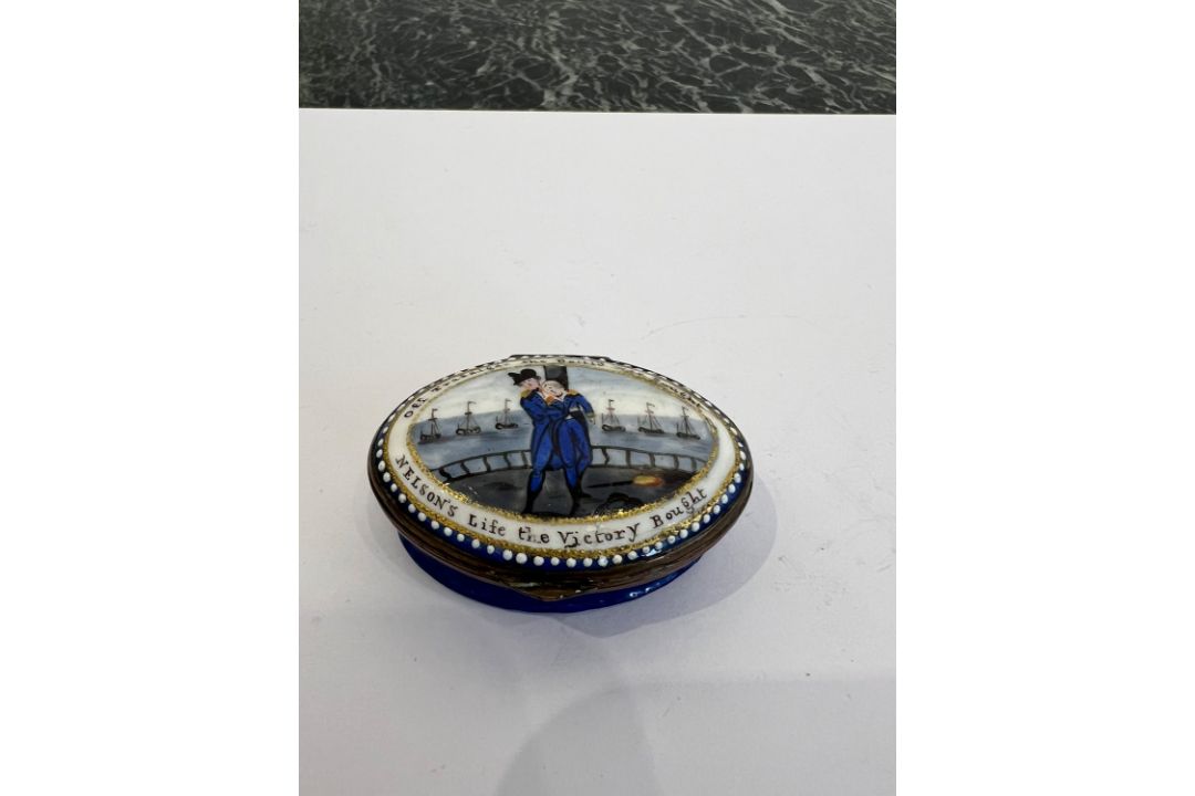 NELSON INTEREST: AN EARLY 19TH CENTURY SOUTH STAFFORDSHIRE ENAMEL PATCH BOX - Image 3 of 6