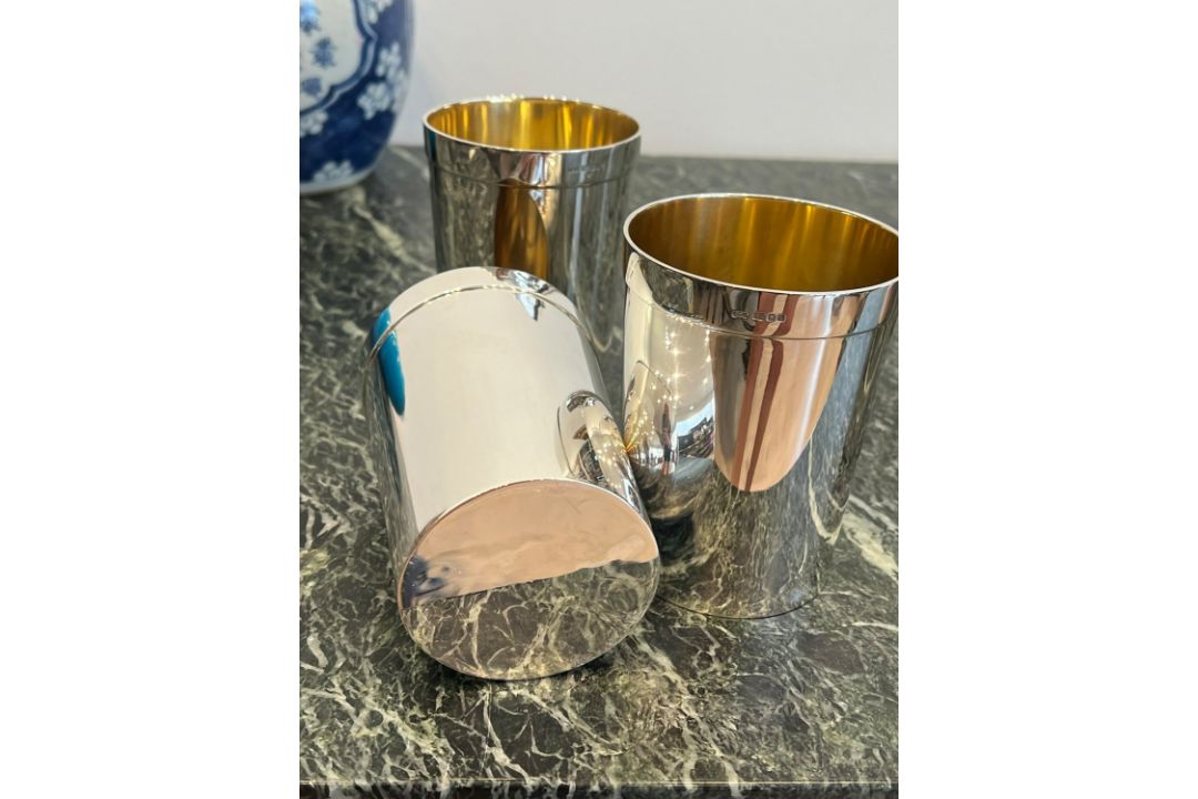 A SET OF SIX STERLING SILVER AND SILVER GILT BEAKERS, LONDON, C. 1987 - Image 2 of 11