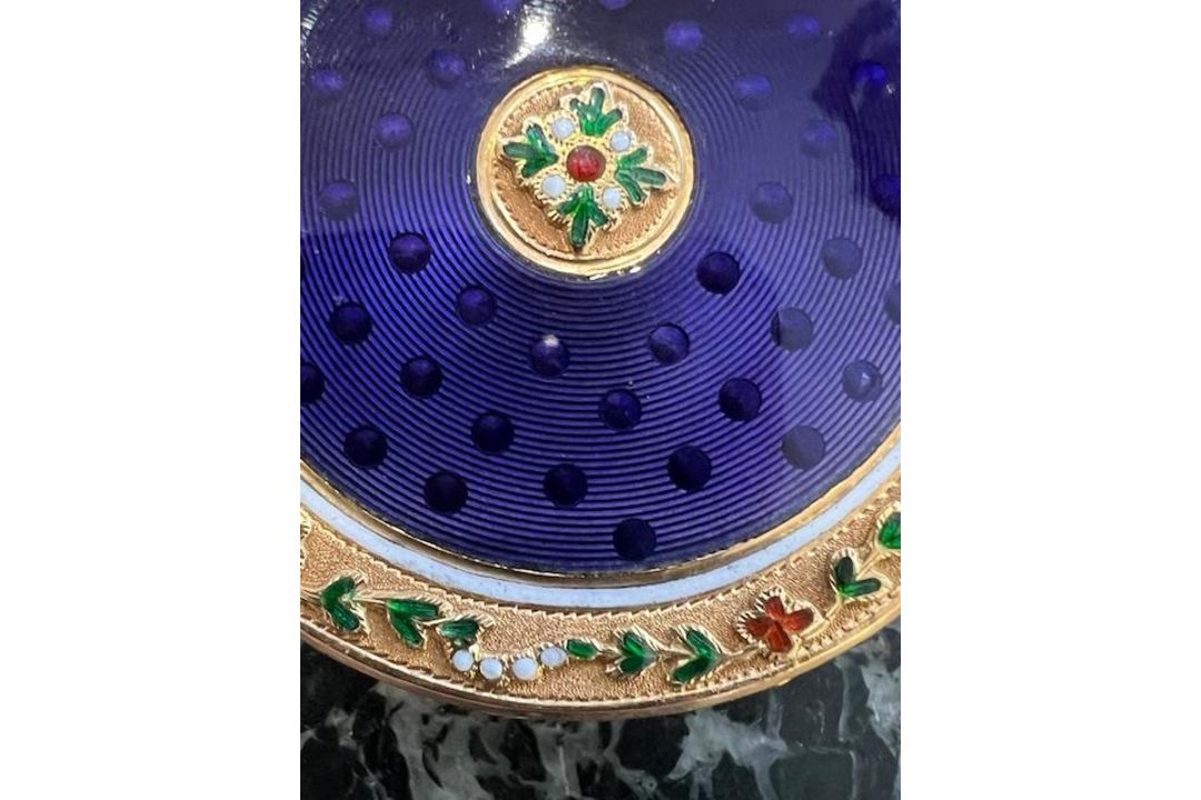 A FINE 18TH CENTURY GOLD AND ENAMEL BONBONNIERE, DANIEL MARCHAND & CO. C. 1785 - Image 16 of 30