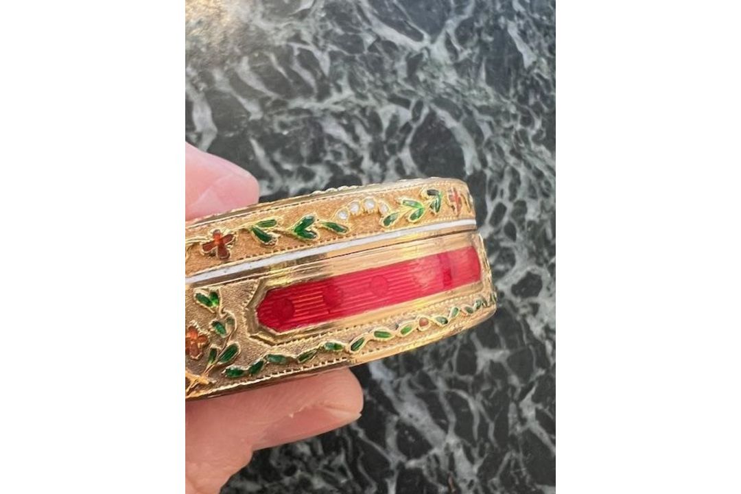 A FINE 18TH CENTURY GOLD AND ENAMEL BONBONNIERE, DANIEL MARCHAND & CO. C. 1785 - Image 24 of 30