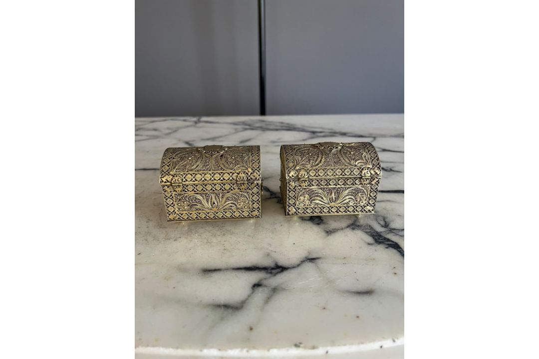 A PAIR OF SILVER GILT FILIGREE CASKETS, PROBABLY GOA, 18TH / 19TH CENTURY - Image 6 of 11