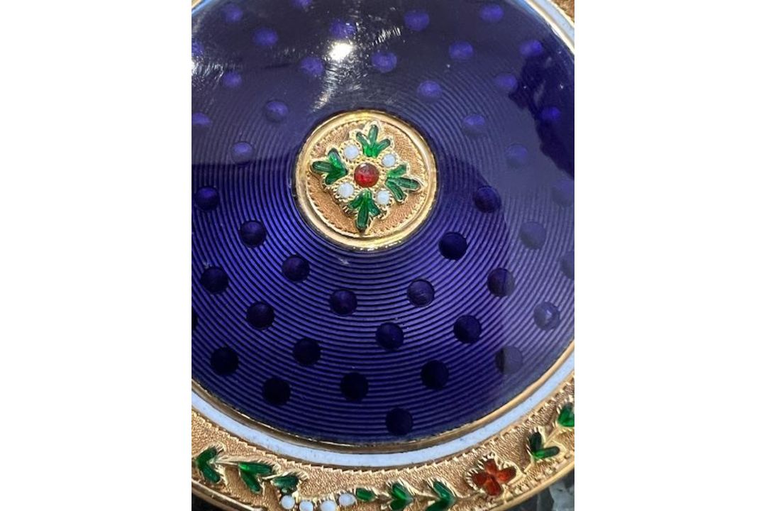A FINE 18TH CENTURY GOLD AND ENAMEL BONBONNIERE, DANIEL MARCHAND & CO. C. 1785 - Image 11 of 30