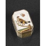 A GEORGE III SILVER GILT AND MICROMOSAIC PILL BOX WITH GOLDFINCH, C. 1802