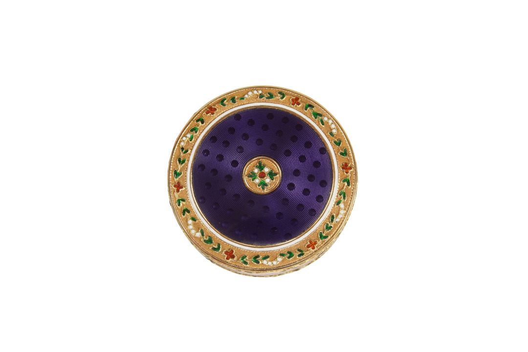 A FINE 18TH CENTURY GOLD AND ENAMEL BONBONNIERE, DANIEL MARCHAND & CO. C. 1785 - Image 4 of 30