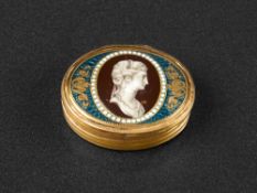 AN 18TH CENTURY GOLD AND ENAMELLED VINAIGRETTE CIRCA 1775