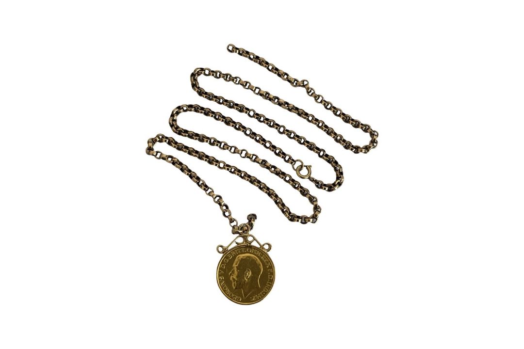 A GEORGE V 22CT GOLD FULL SOVEREIGN C.1914 ON A GOLD CHAIN - Image 2 of 2