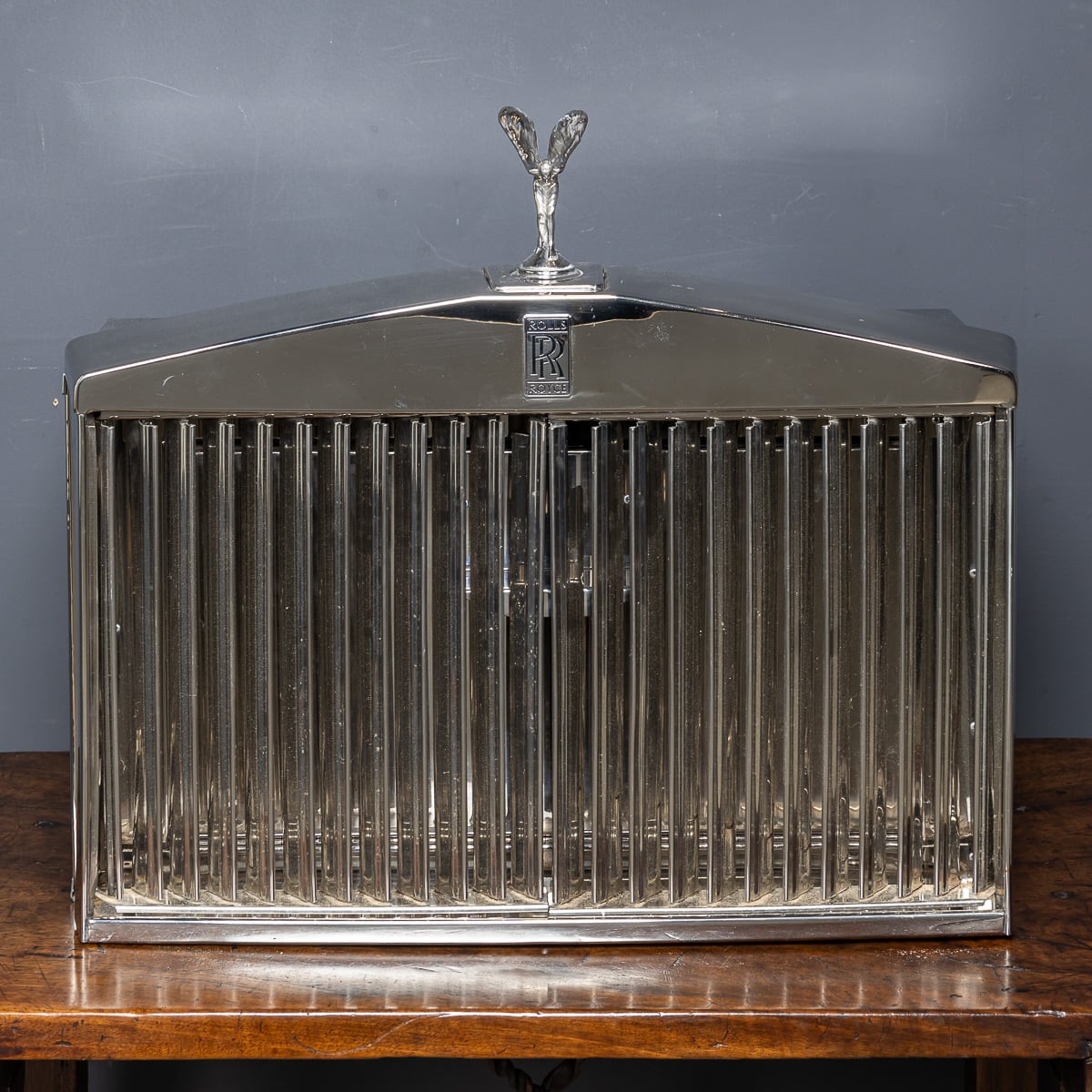A ROLLS ROYCE RADIATOR GRILLE HUMIDOR AND ACCESSORIES CASE - Image 19 of 30